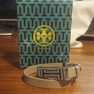 Tory burch fitbit and fitbit bracelet plus box